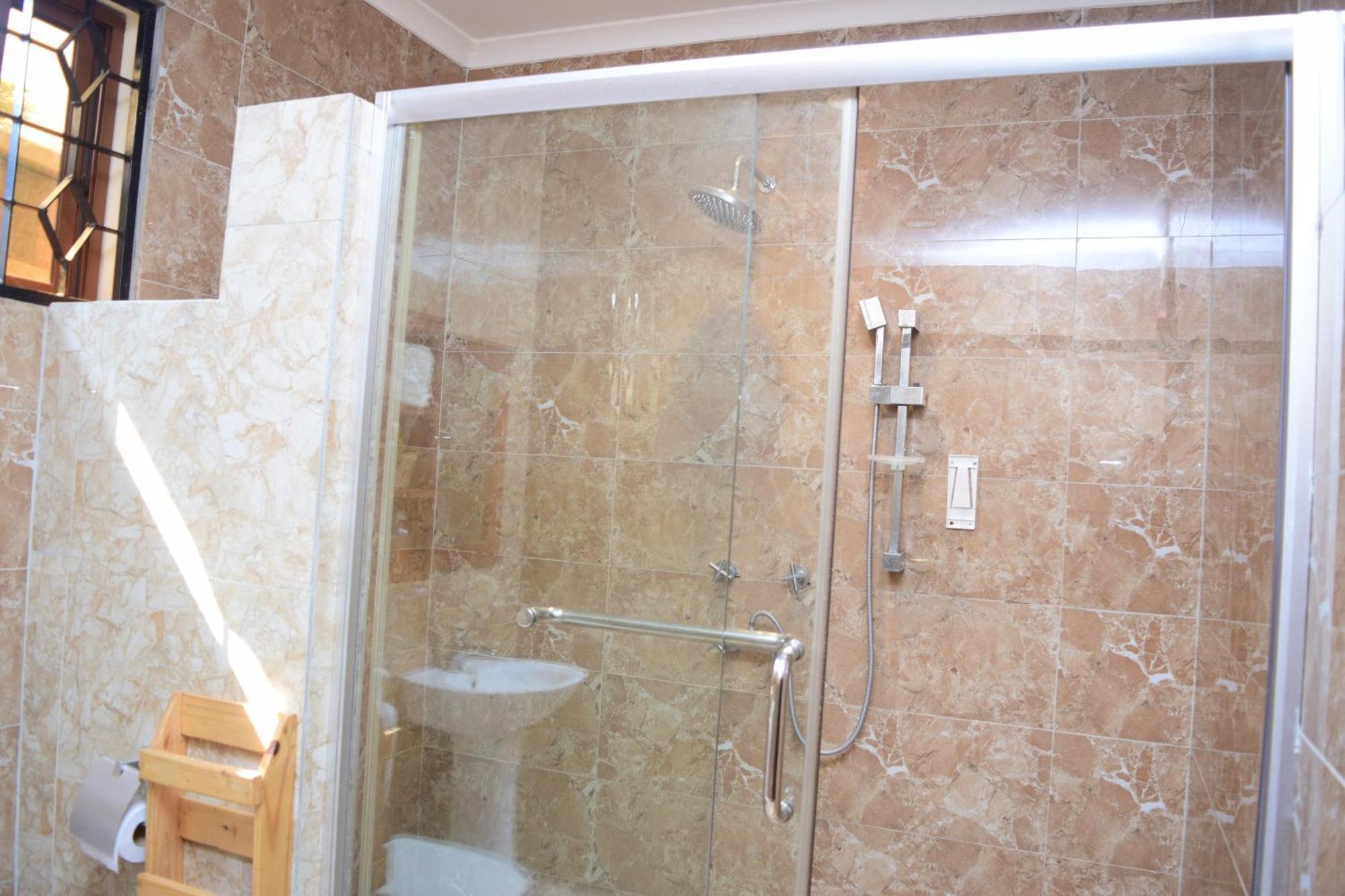 K27 Premier Backpackers Hostel Dar es Salaam Ngoại thất bức ảnh