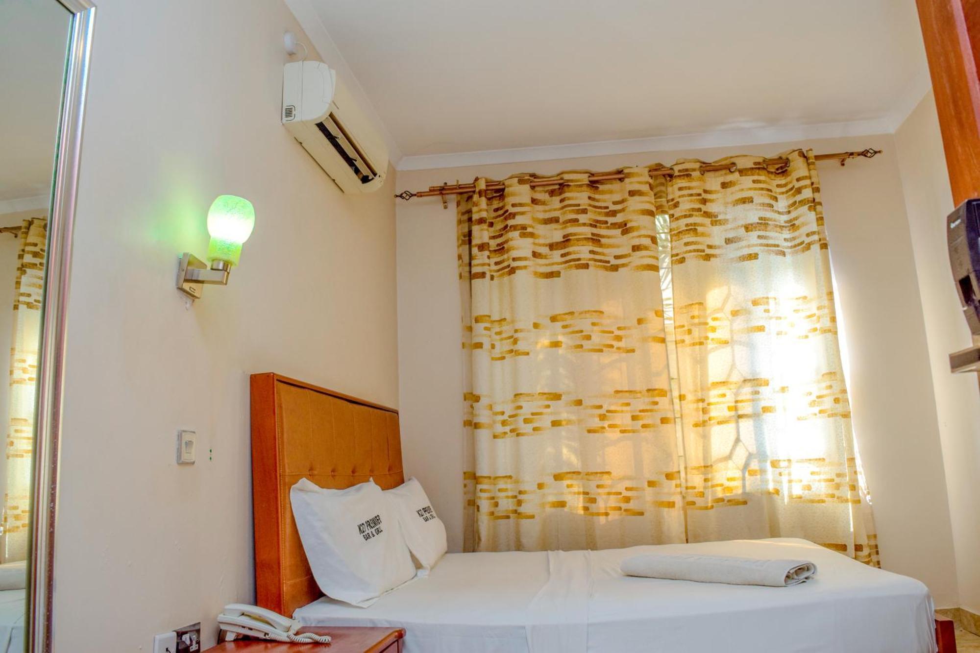 K27 Premier Backpackers Hostel Dar es Salaam Ngoại thất bức ảnh