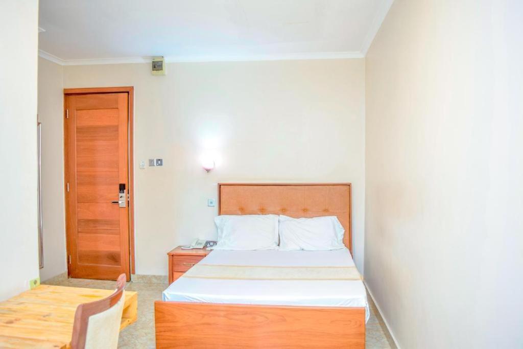 K27 Premier Backpackers Hostel Dar es Salaam Ngoại thất bức ảnh